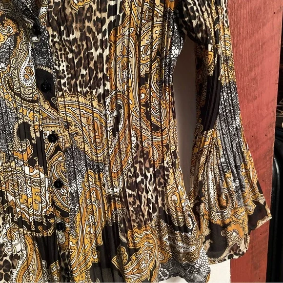 Petite Sunny Leigh ladies top PM with Bell shaped sleeves. Elegant, Romantic - Picture 3 of 7